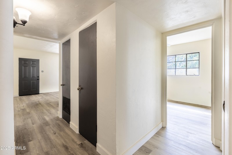 1324 E Hall St-22