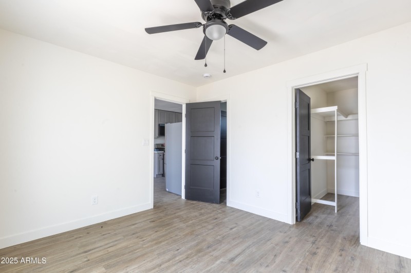 1324 E Hall St-51
