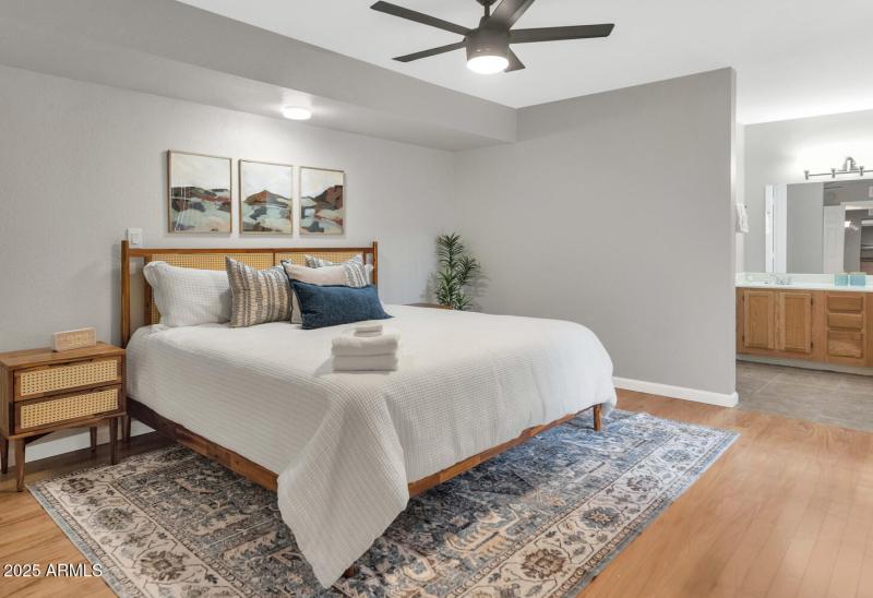 9445 N 94th Pl-large-017-016-TOD6988-146