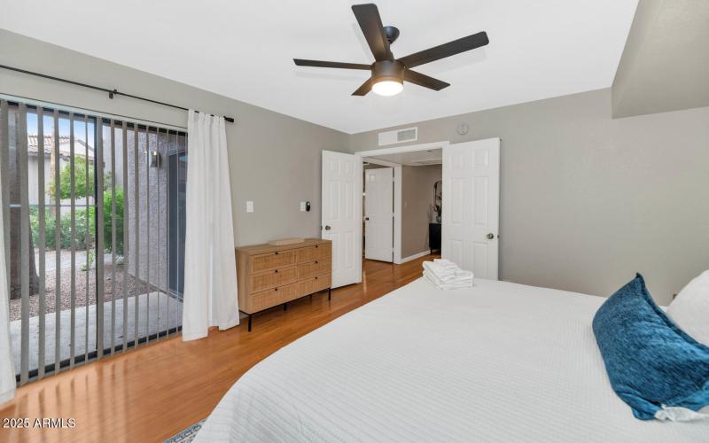 9445 N 94th Pl-large-018-002-TOD6990-150