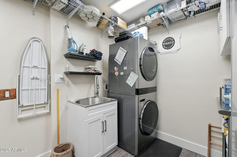 Storage/Laundry