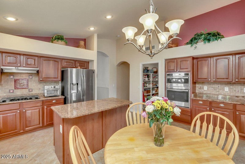 08) KITCHEN
