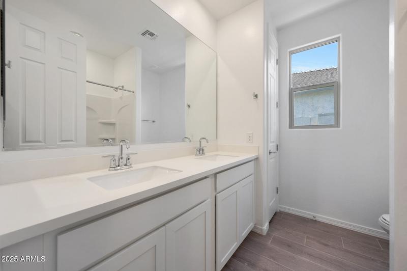 PHX_Landmarke_Lot 1070_Aqua_839_Bath2