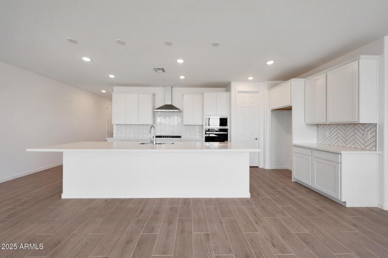 PHX_Landmarke_Lot 1070_Aqua_839_kitchen