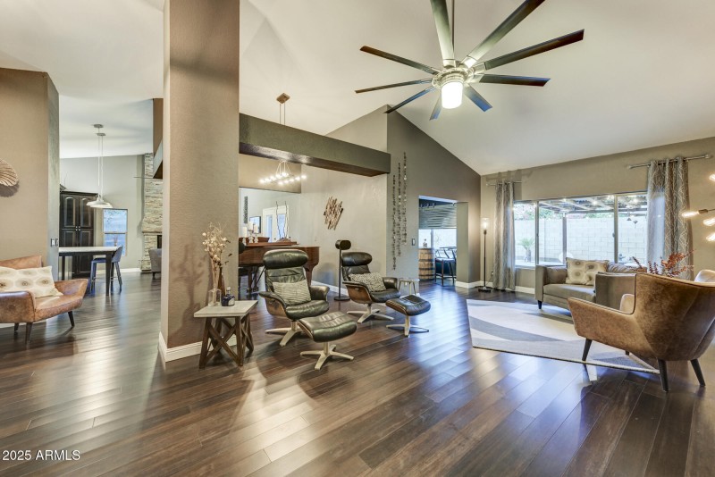 938 E Knight Ln-8