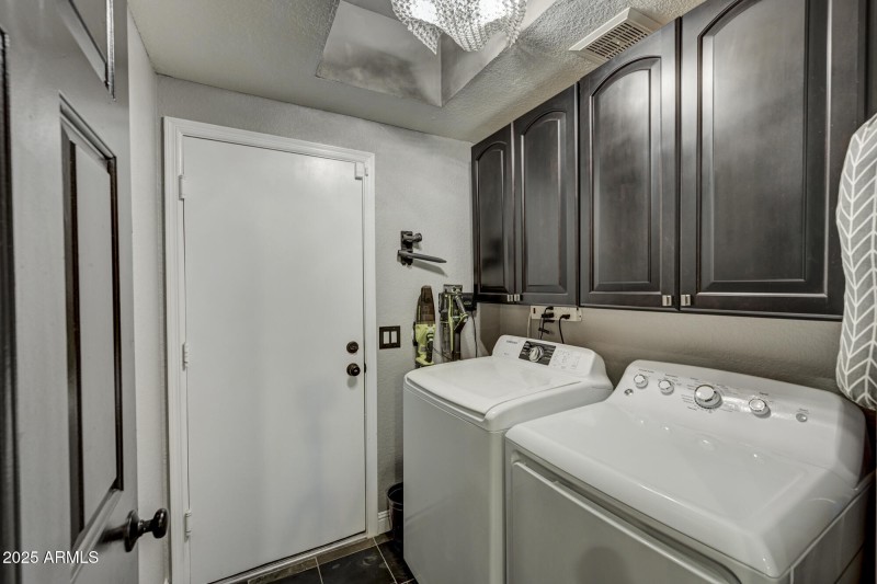 938 E Knight Ln-33