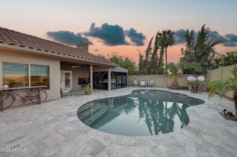 938 E Knight Ln-38