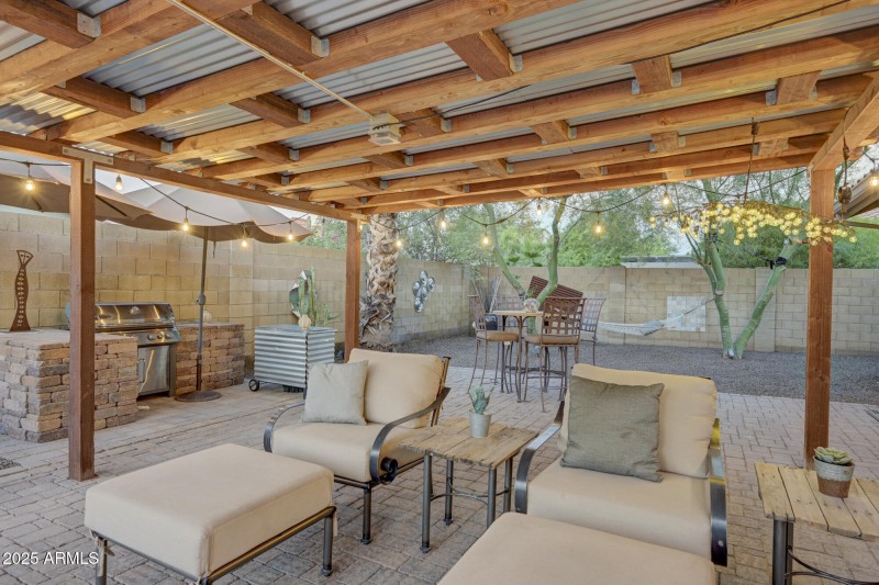 938 E Knight Ln-43
