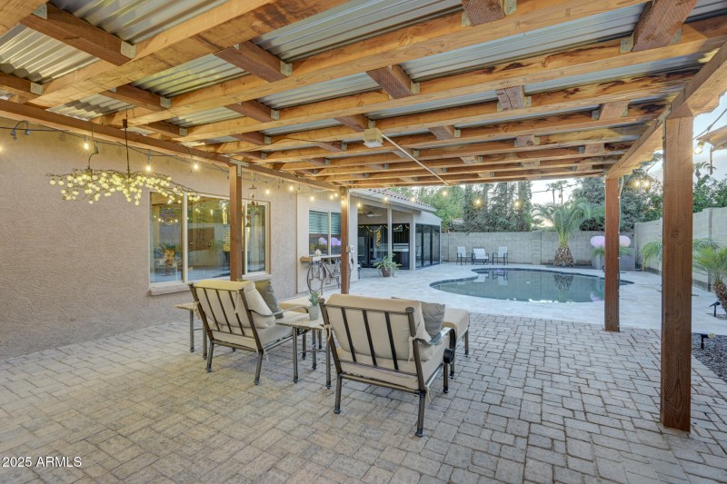 938 E Knight Ln-45
