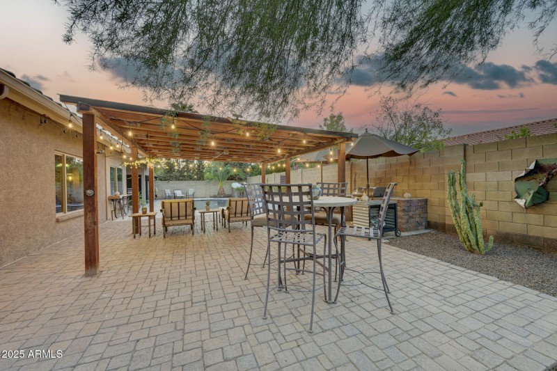 938 E Knight Ln-46
