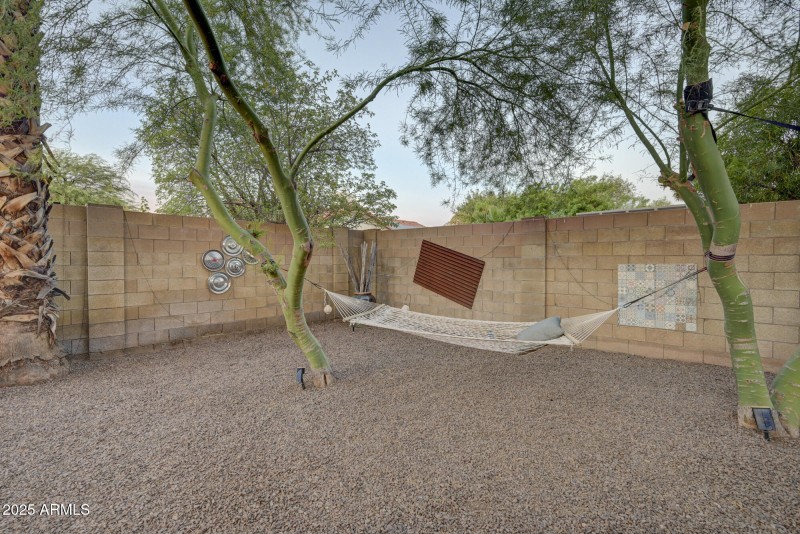 938 E Knight Ln-47