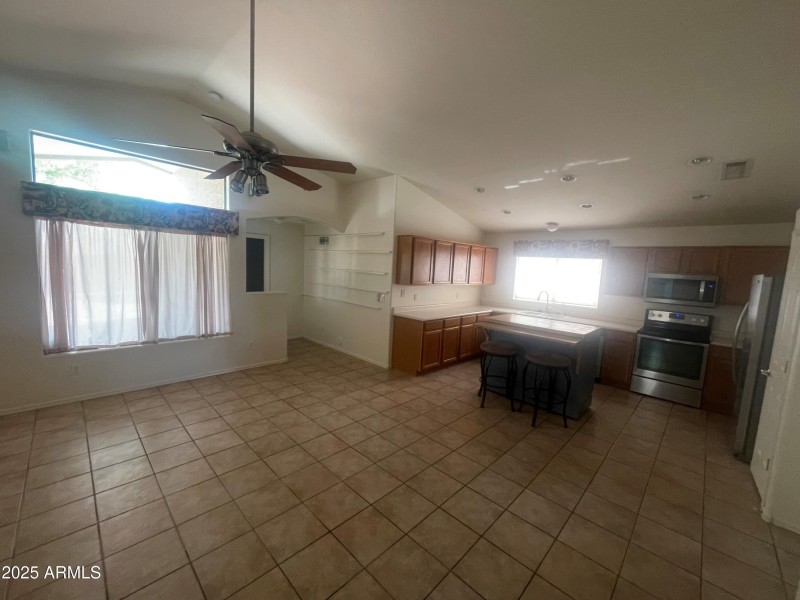 10379 W Tonopah Dr 11