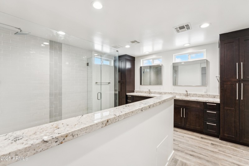 9832 master bath_1