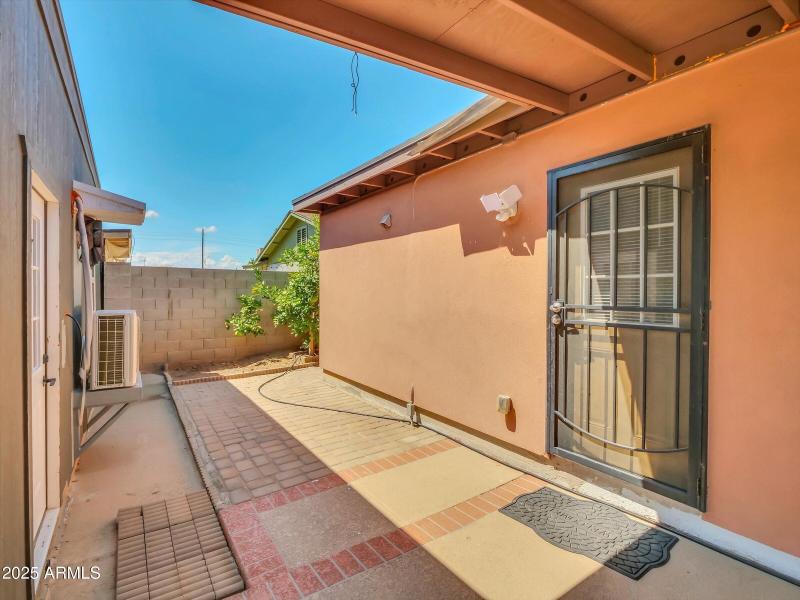 01-3421 W Country Gables Dr-1