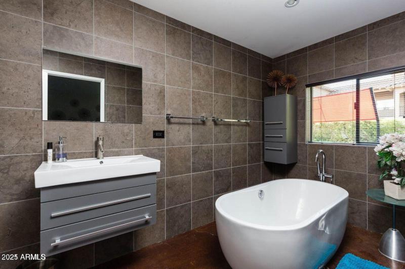 3rd Bathroom (connected to 4th Bedroom)