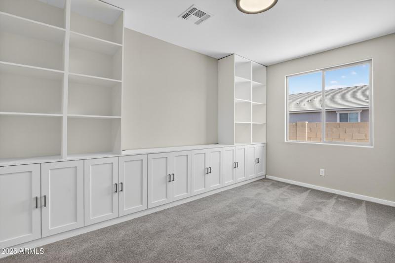 9_009_025_agent_mclake