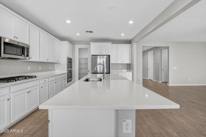 19_019_055_agent_mclake