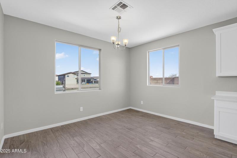 27_027_079_agent_mclake