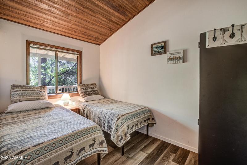 0D0A1489And9more_hr4 copy