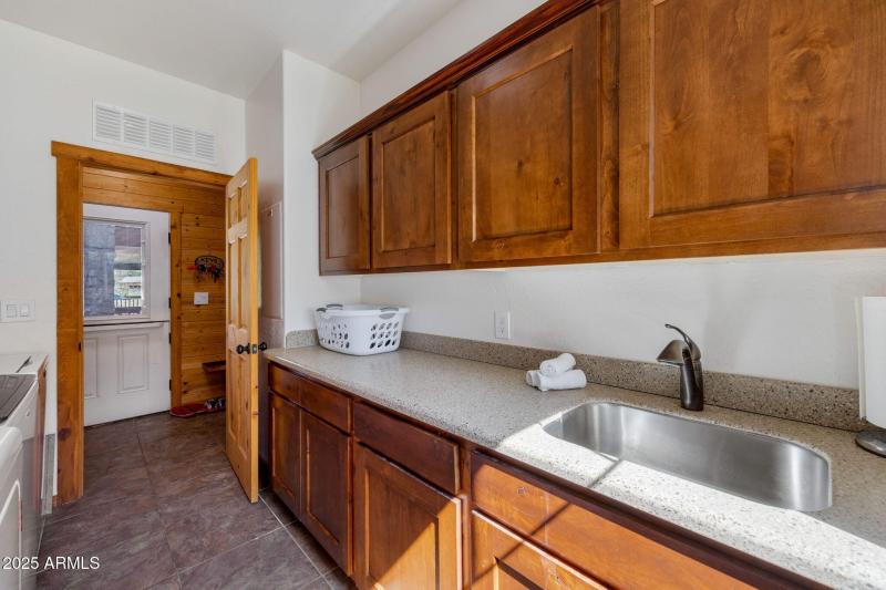 63CountyRd1121-CabinMAIN-Greer-AZ-36