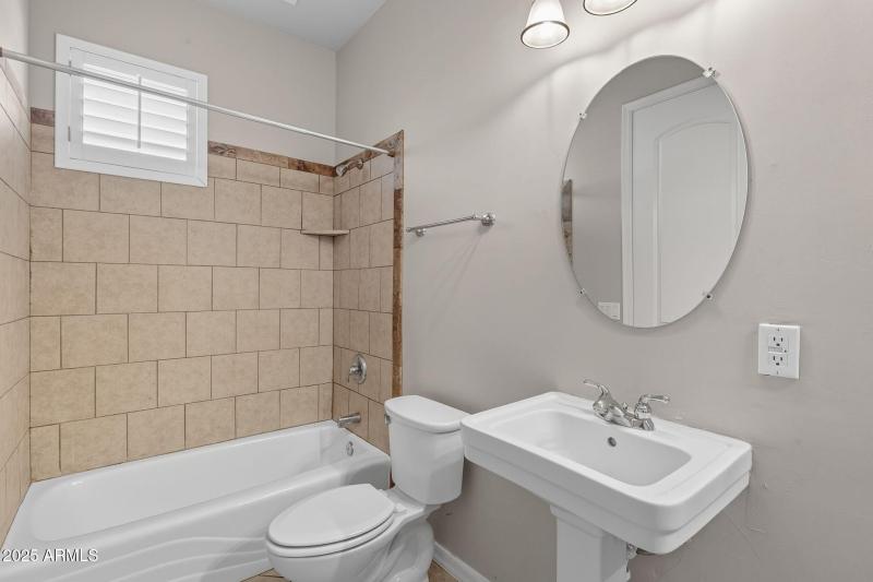 33-web-or-mls-Kings-33