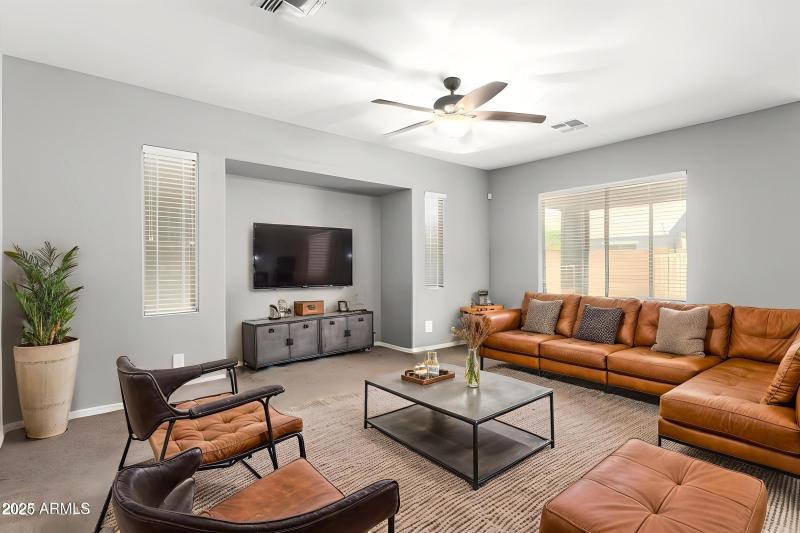 V-STAGE- Living Room - Industrial - 6