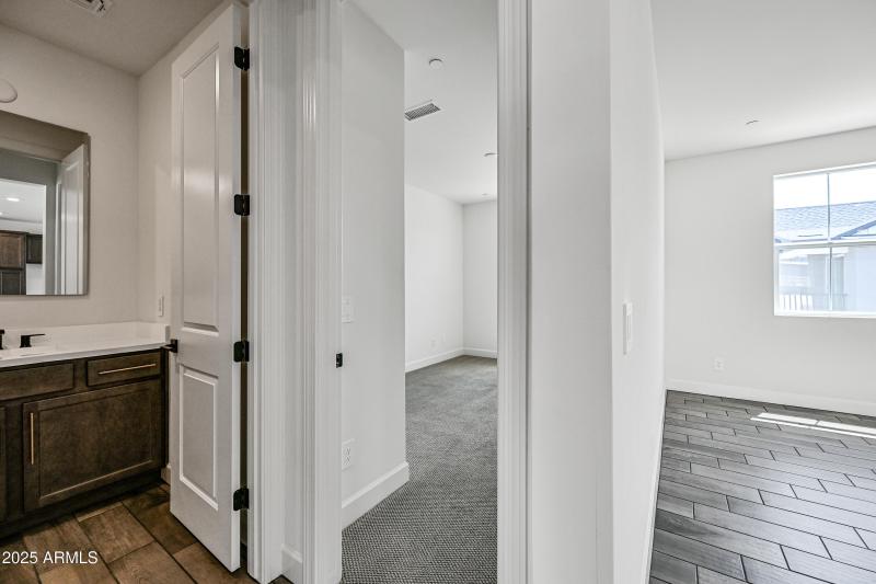 23-11300NCDD1061-ocupix