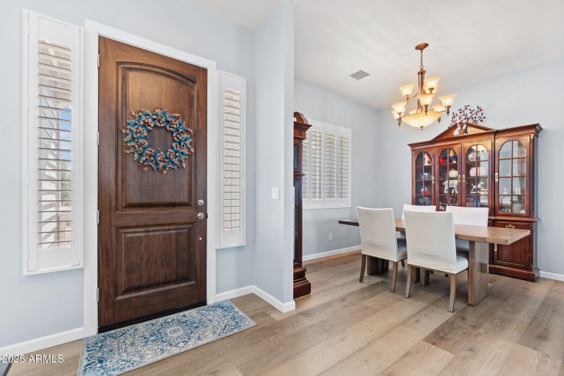 Entry / Formal Dining Room