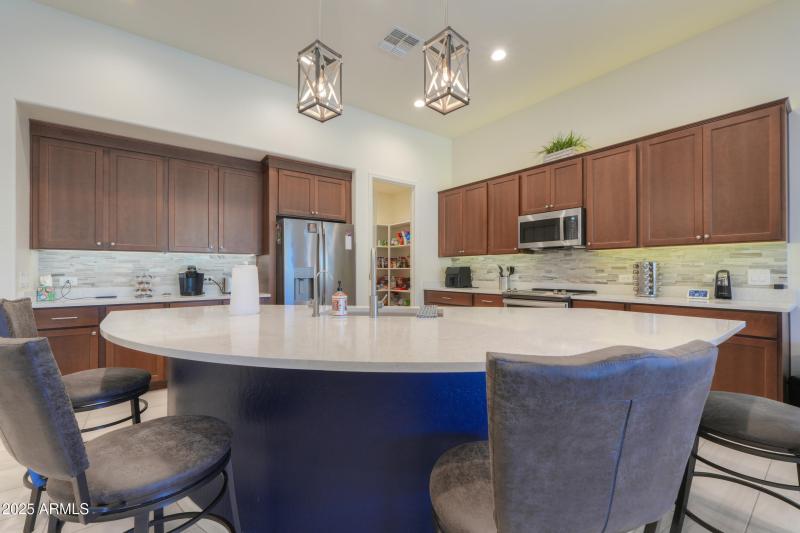 Spacious Quartz counters