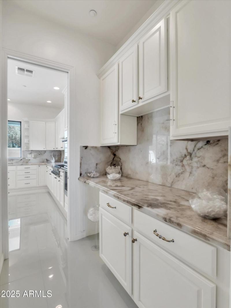 044-5016 E Lucia Drive-44