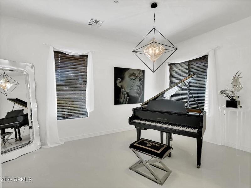 010-5016 E Lucia Drive-10