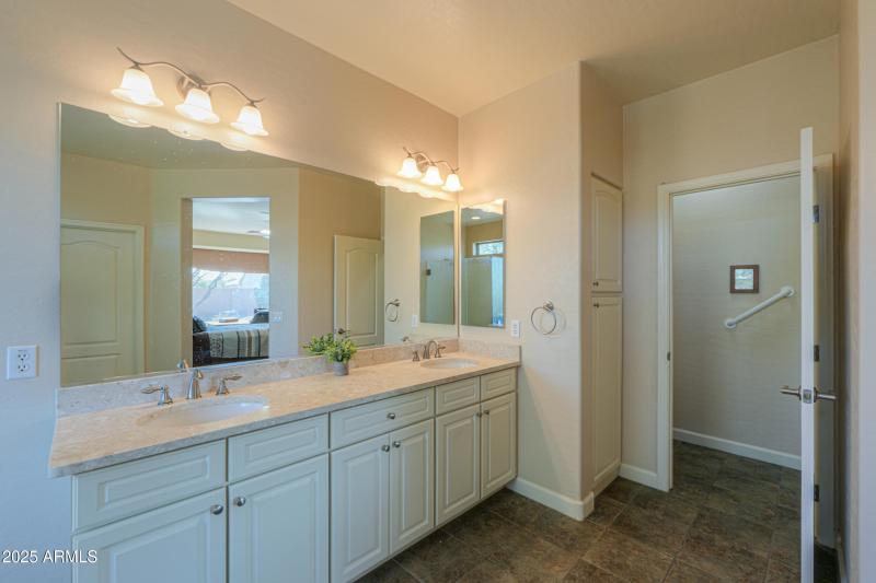 Master Bath w/marble vanity