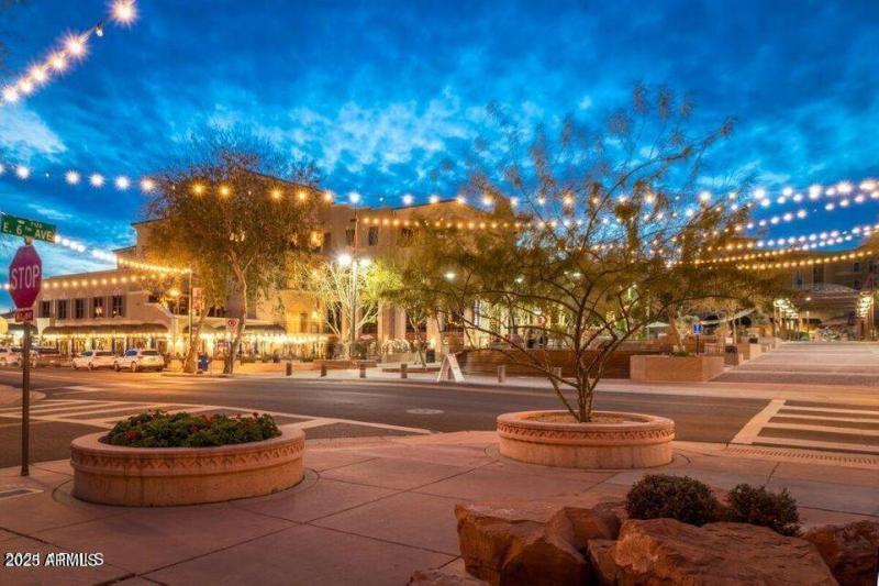 Old Town Scottsdale Shopping After Dark