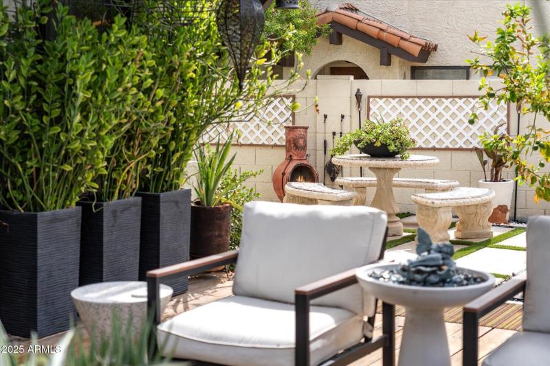 Private Outdoor Lounge