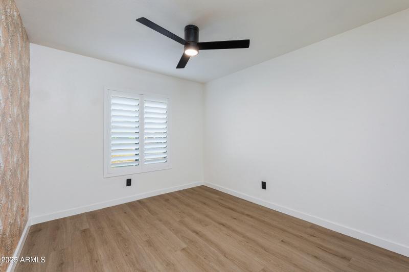 1708 E Solano Dr - 17