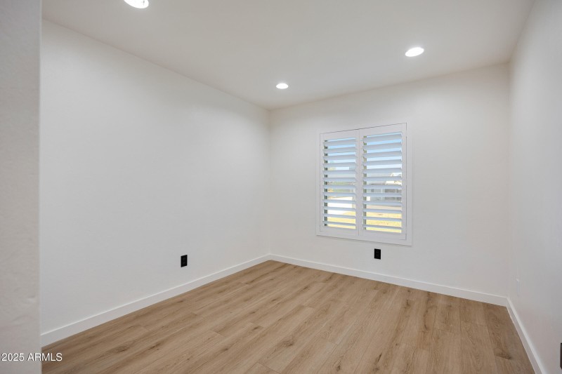 1708 E Solano Dr - 19