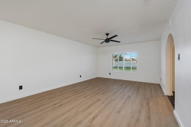 1708 E Solano Dr - 23