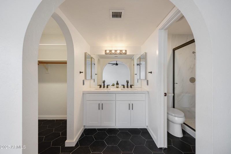 1708 E Solano Dr - 25