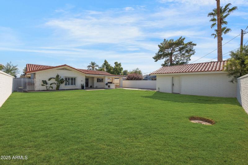 1708 E Solano Dr - 33