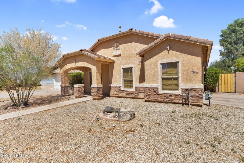 2-web-or-mls-21752 E Domingo Rd-3