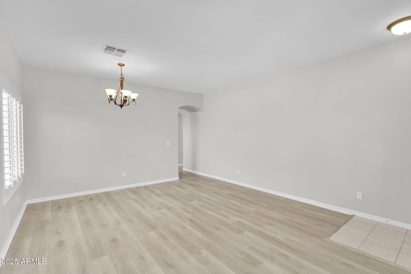 5-web-or-mls-21752 E Domingo Rd-6