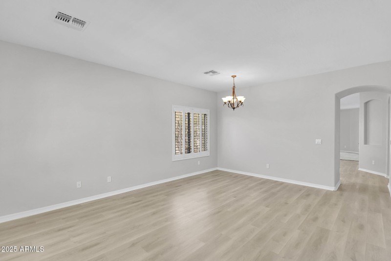 7-web-or-mls-21752 E Domingo Rd-7