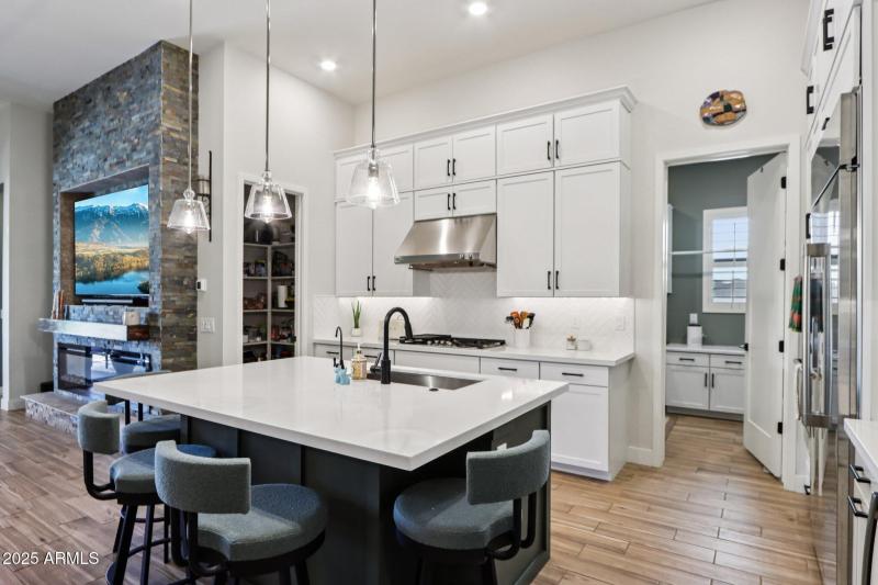 16-web-or-mls-W Marshall Ave-S1009-016