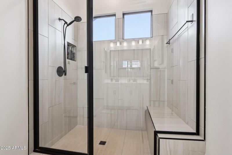 26-web-or-mls-W Marshall Ave-S1009-026