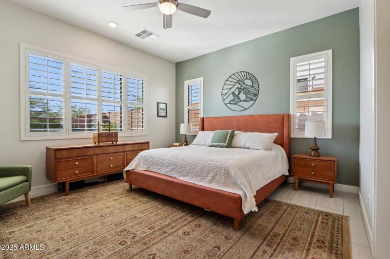 27-web-or-mls-W Marshall Ave-S1009-027