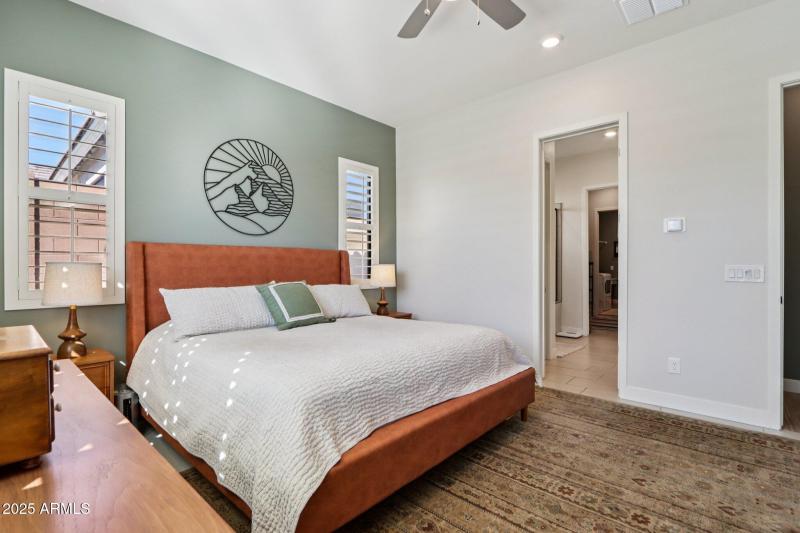 28-web-or-mls-W Marshall Ave-S1009-028