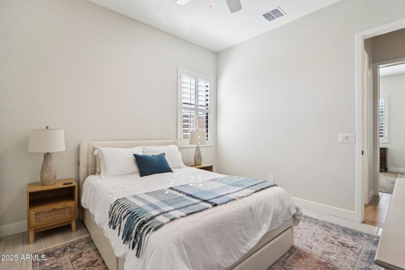 31-web-or-mls-W Marshall Ave-S1009-031