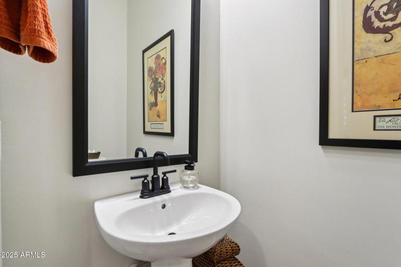 38-web-or-mls-W Marshall Ave-S1009-038