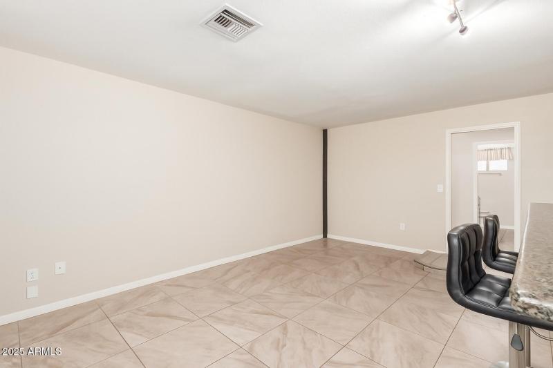 Manhatton Game room empty