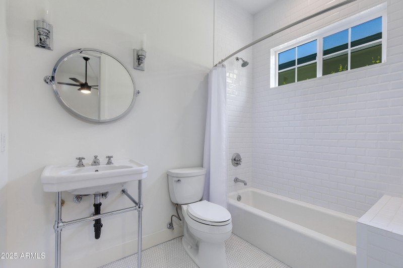 Bath 2 Ensuite